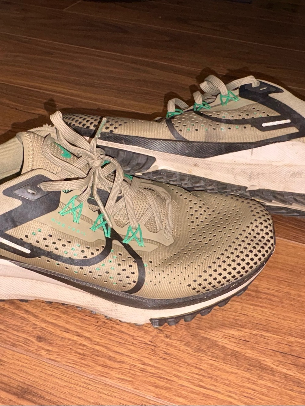 Men's NIKE trail Gold and Green Athletic Running Shoes - Nike - 10.5